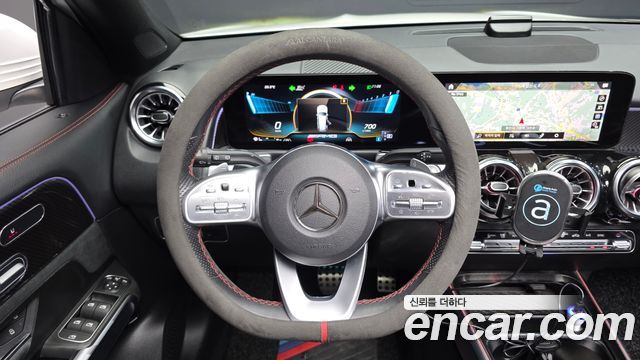 Mercedes-Benz GLB-Class 2021 — photo 20