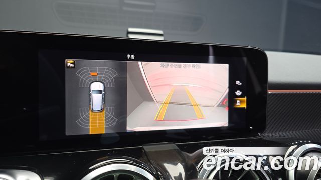 Mercedes-Benz GLB-Class 2021 — photo 21