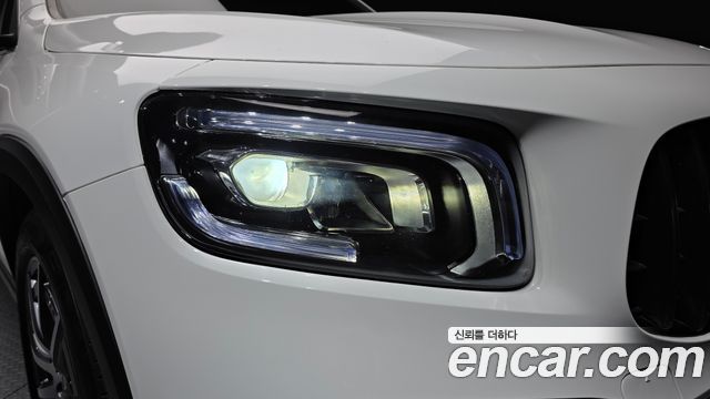 Mercedes-Benz GLB-Class 2021 — photo 8