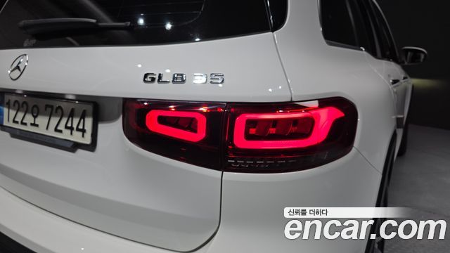 Mercedes-Benz GLB-Class 2021 — photo 9