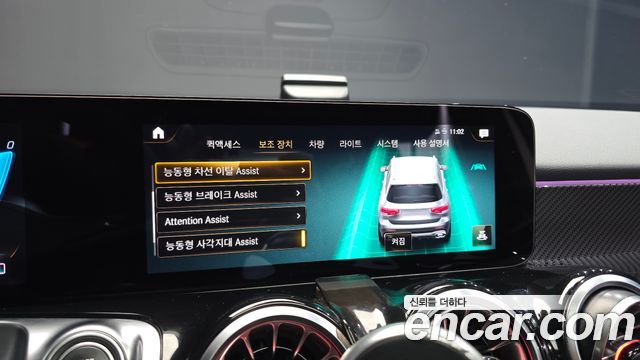 Mercedes-Benz GLB-Class 2021 — photo 30