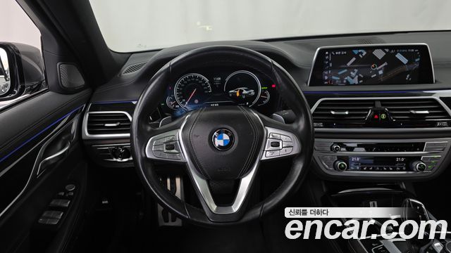 BMW 7-Series 2017 — photo 13