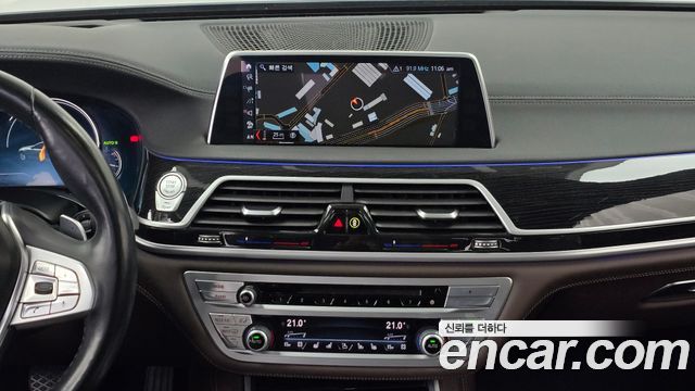 BMW 7-Series 2017 — photo 14