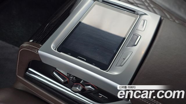 BMW 7-Series 2017 — photo 20
