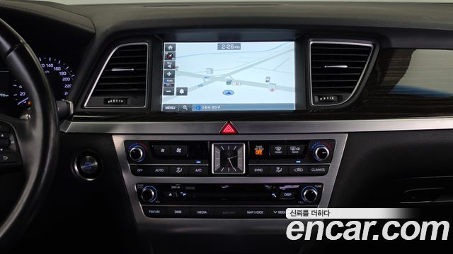 Genesis G80 2018 — photo 20