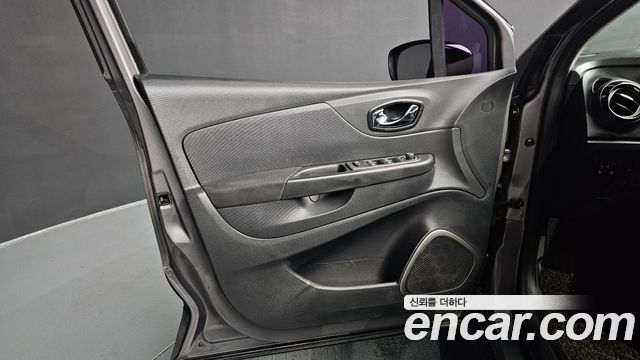 Renault Korea QM3 2016 — photo 14