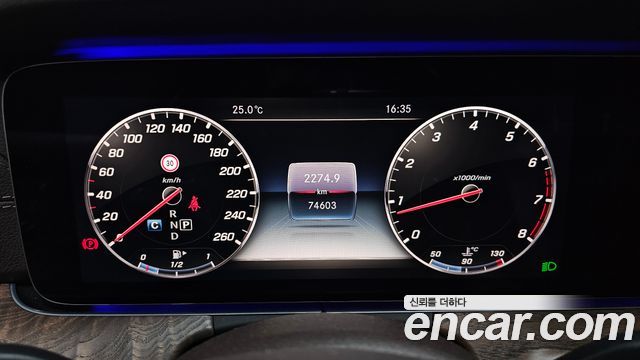 Mercedes-Benz E-Class 2018 — photo 11