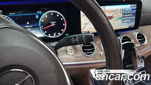 Mercedes-Benz E-Class 2018 — photo 12
