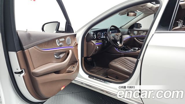 Mercedes-Benz E-Class 2018 — photo 13