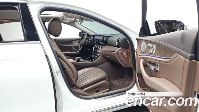 Mercedes-Benz E-Class 2018 — photo 17