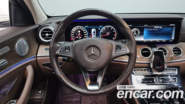 Mercedes-Benz E-Class 2018 — photo 19