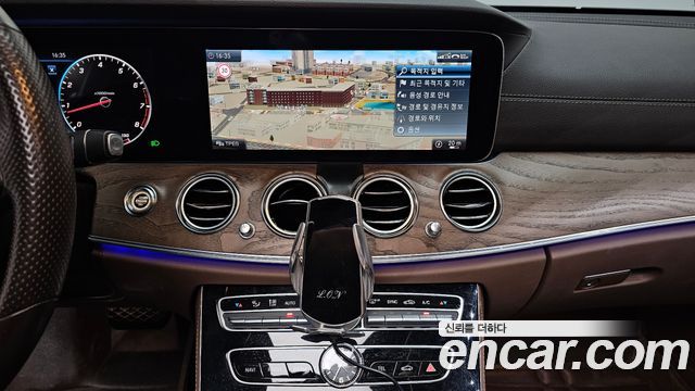 Mercedes-Benz E-Class 2018 — photo 20
