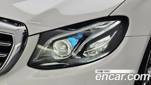 Mercedes-Benz E-Class 2018 — photo 8