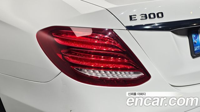 Mercedes-Benz E-Class 2018 — photo 9