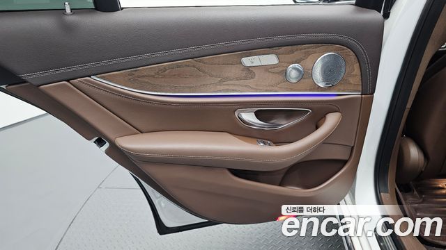 Mercedes-Benz E-Class 2018 — photo 15