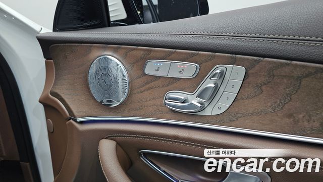 Mercedes-Benz E-Class 2018 — photo 27