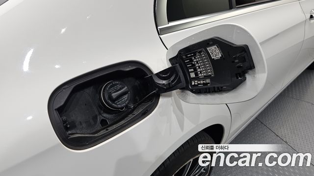 Mercedes-Benz E-Class 2018 — photo 28