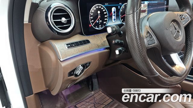 Mercedes-Benz E-Class 2018 — photo 30
