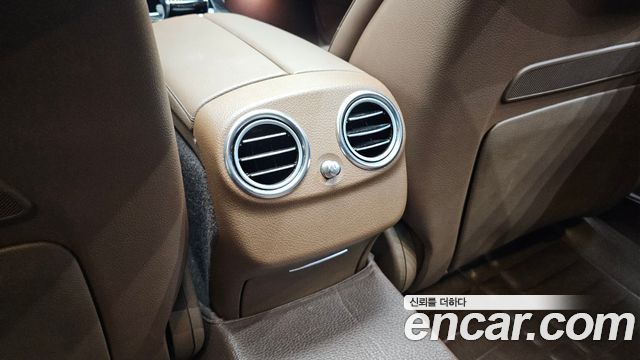 Mercedes-Benz E-Class 2018 — photo 35