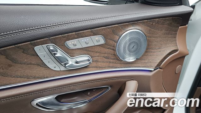Mercedes-Benz E-Class 2018 — photo 37