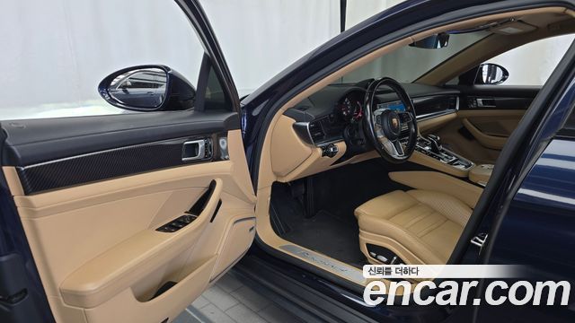 Porsche Panamera 2018 — photo 10