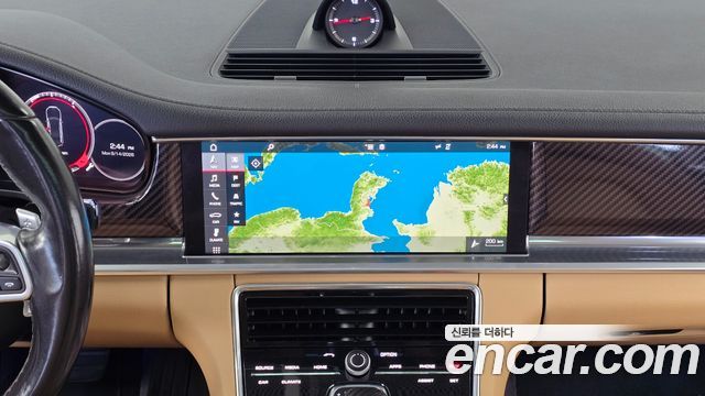 Porsche Panamera 2018 — photo 14