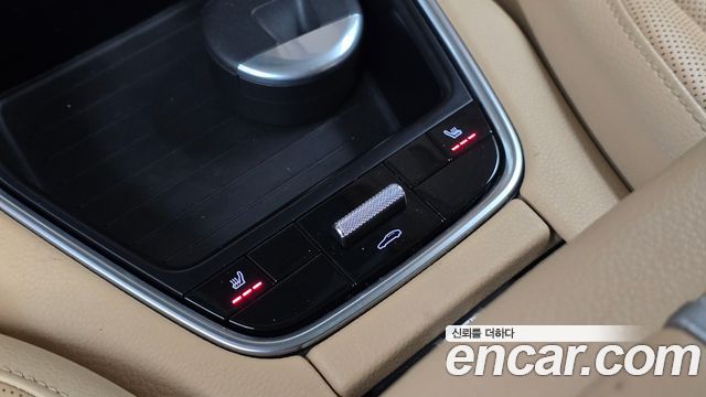 Porsche Panamera 2018 — photo 19