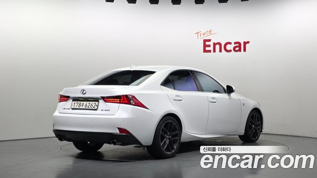 Lexus IS 2014 — photo 2