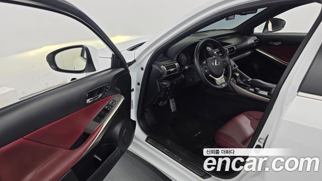Lexus IS 2014 — photo 10
