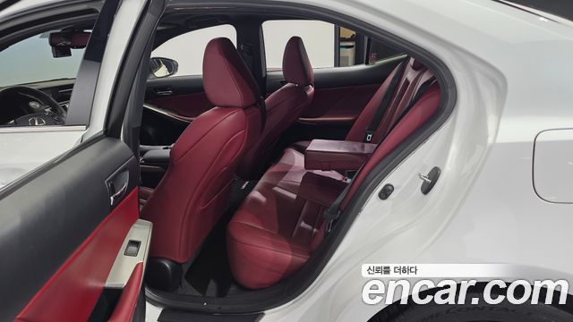 Lexus IS 2014 — photo 11