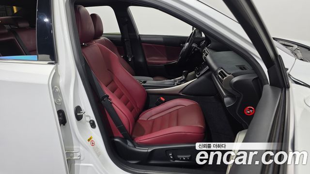 Lexus IS 2014 — photo 12