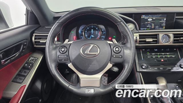 Lexus IS 2014 — photo 13