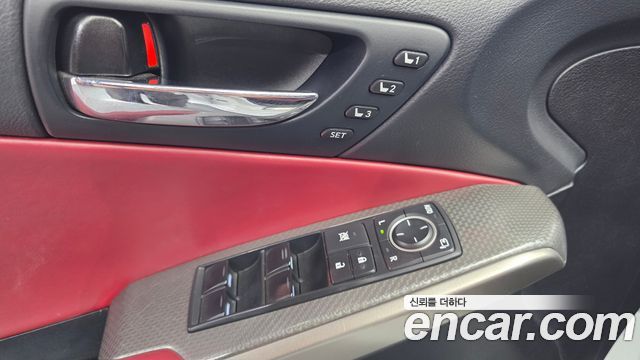 Lexus IS 2014 — photo 14