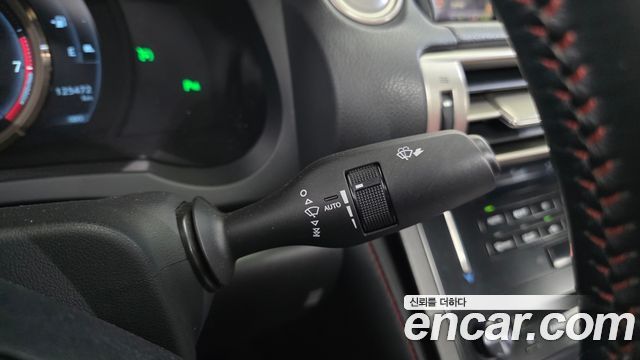 Lexus IS 2014 — photo 16