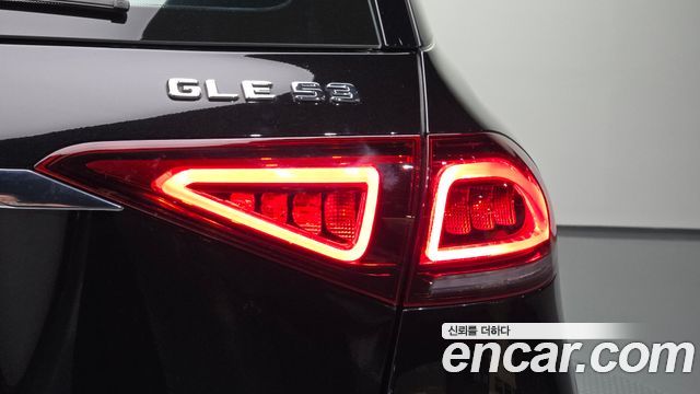 Mercedes-Benz GLE-Class 2021 — photo 9