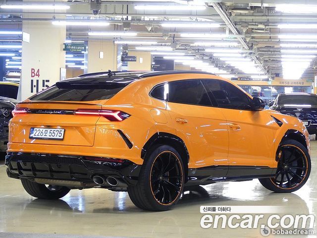 Lamborghini Urus 2021 — photo 3