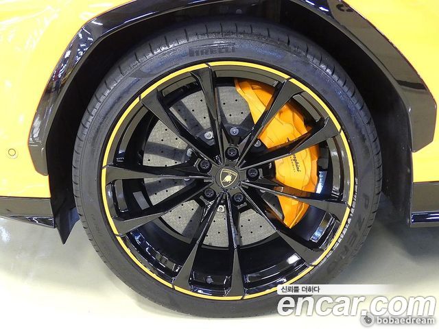 Lamborghini Urus 2021 — photo 9