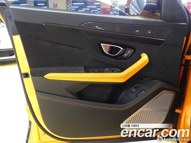 Lamborghini Urus 2021 — photo 11