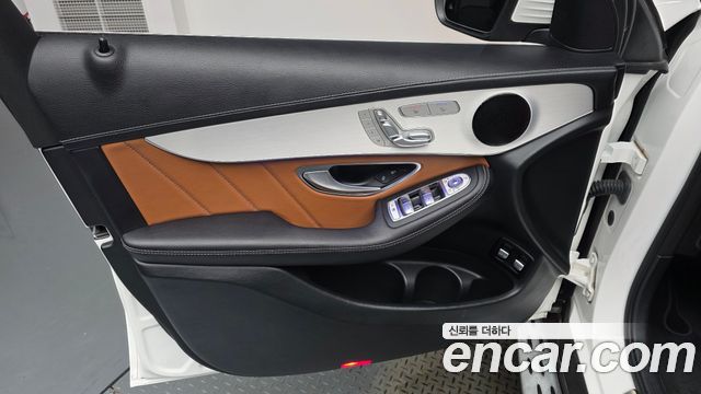 Mercedes-Benz GLC-Class 2022 — photo 14