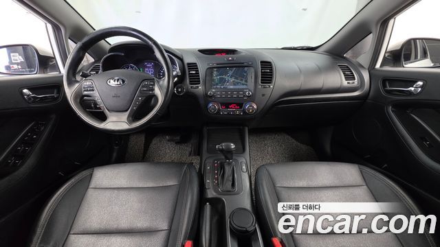 Kia K3 2015 — photo 10