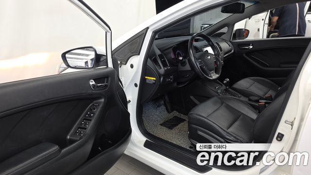 Kia K3 2015 — photo 13