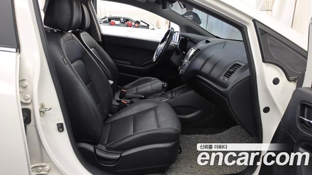 Kia K3 2015 — photo 17
