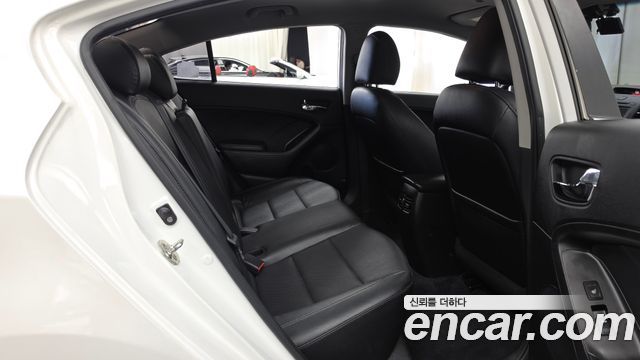 Kia K3 2015 — photo 18