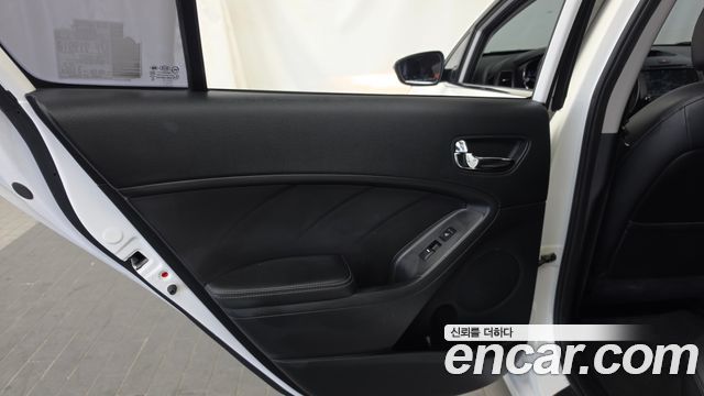 Kia K3 2015 — photo 15