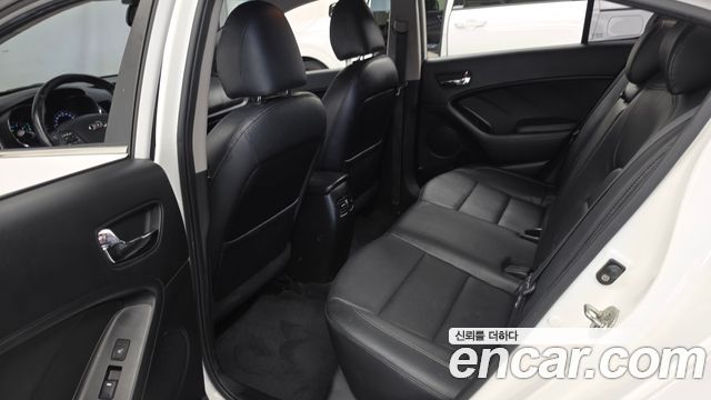Kia K3 2015 — photo 16