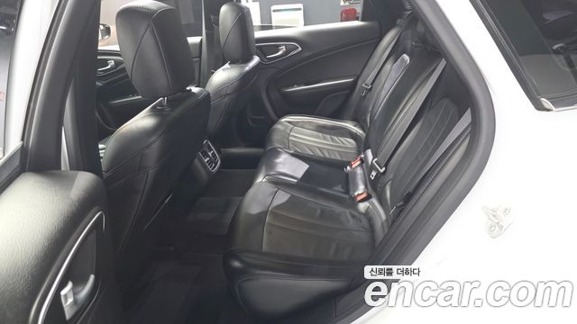 Chrysler 200 2015 — photo 11