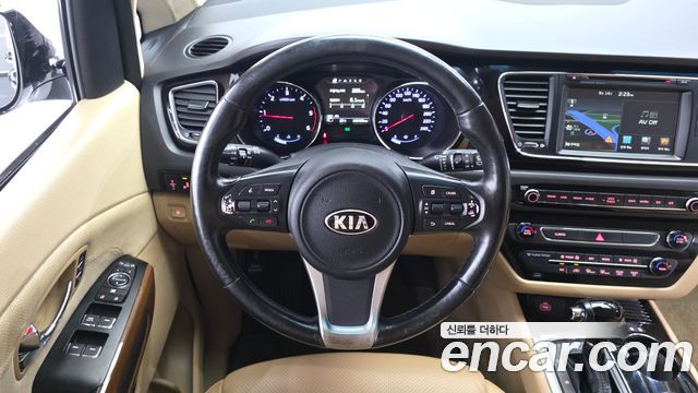 Kia Canival 2016 — photo 19