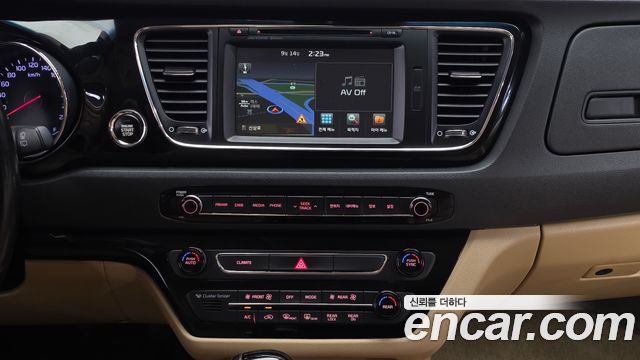 Kia Canival 2016 — photo 21