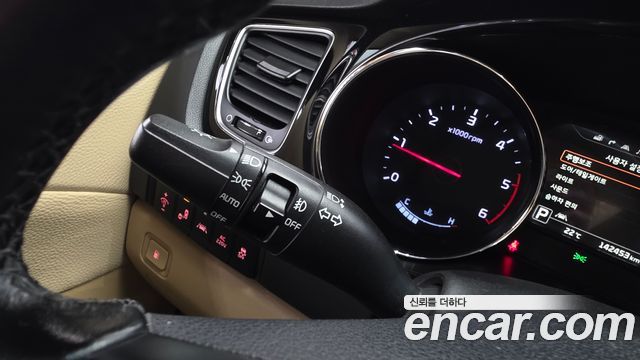 Kia Canival 2016 — photo 23