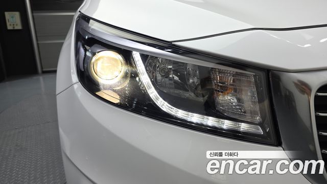 Kia Canival 2016 — photo 8